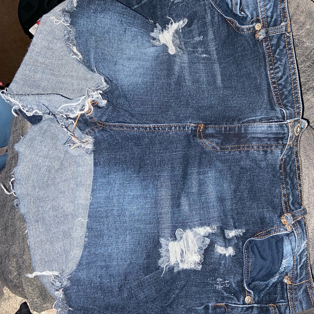 Women’s distressed jean shorts